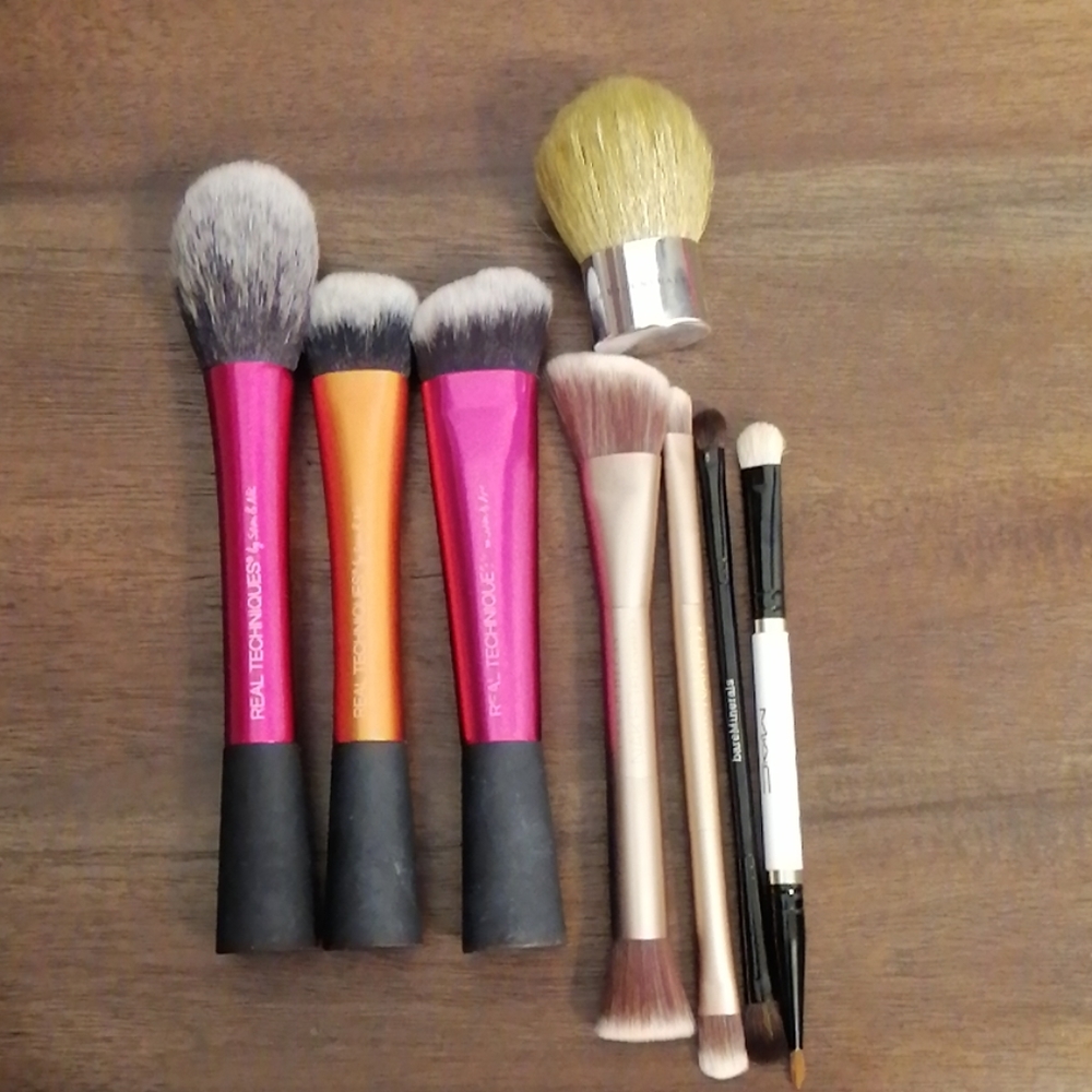 Makeup brushes